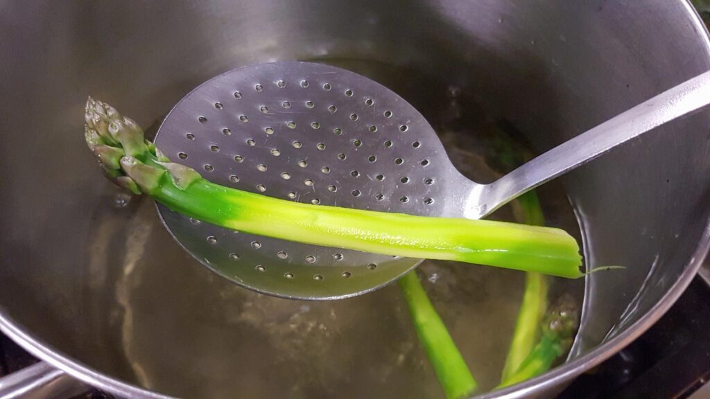 Blanching asparagus