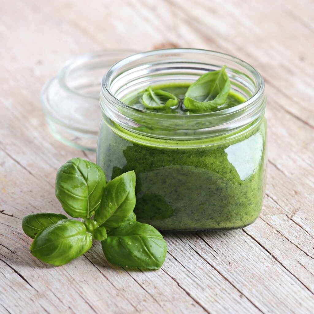 Brokoli mikro yeşillik pesto sosu